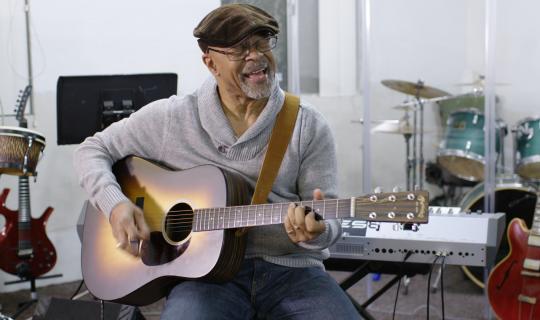 La guitare, une arme à 6 cordes