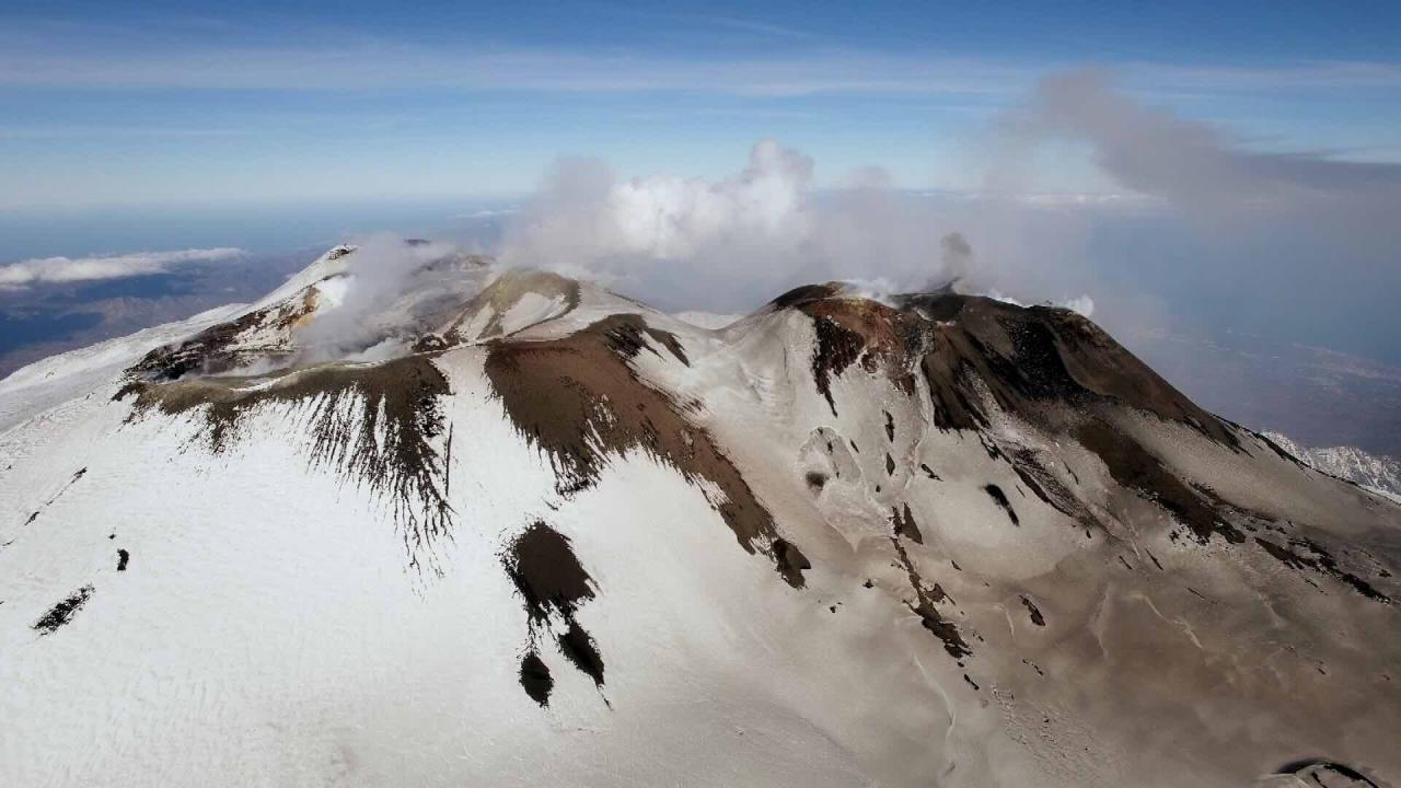 VIVRE AVEC LES VOLCANS
