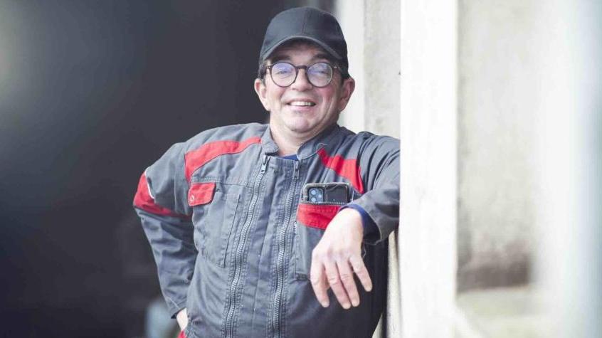 L'AMOUR EST DANS LE PRÉ